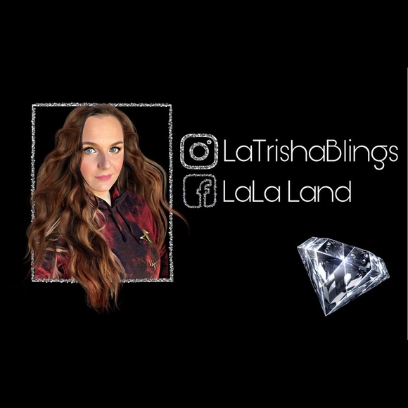 Meet your Posher! - Picture 2 of 5